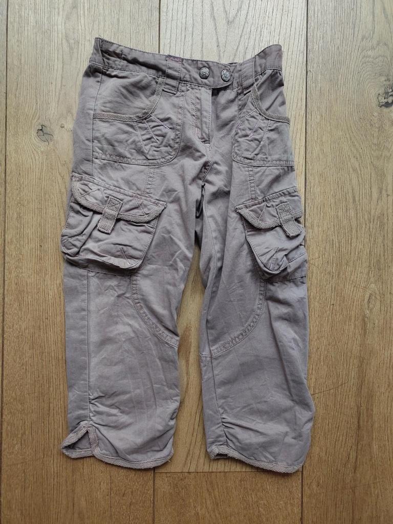 Bruine 3/4 broek met roze stiksels van Girls maat 134., Ophalen of Verzenden, Gebruikt, Meisje, Broek