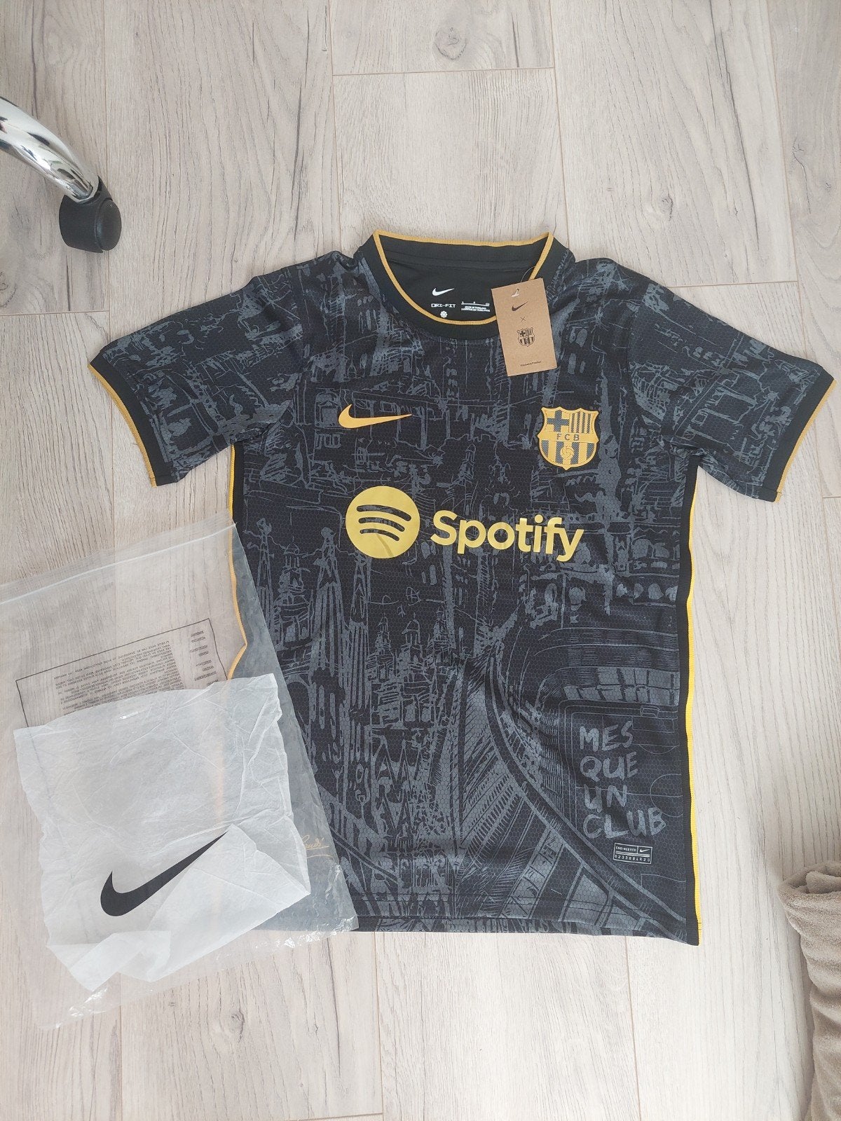 Barcelona speciaal shirt Maat S, Sport en Fitness, Maat S, Verzenden, Nieuw, Shirt