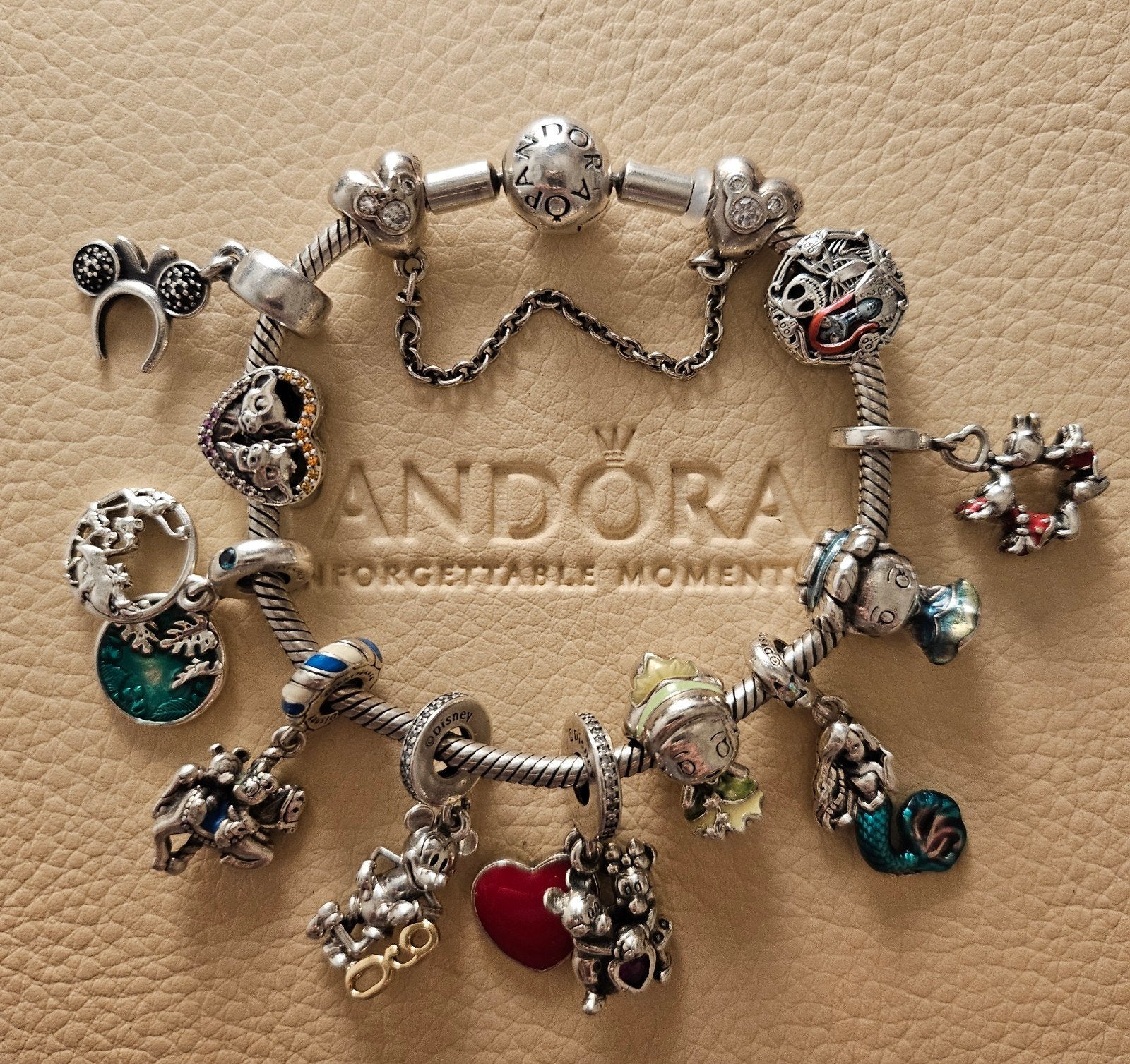 Pandora X Disney bedelarmband met bedels special edition, Ophalen, Pandora, Zo goed als nieuw, 4 bedels of meer