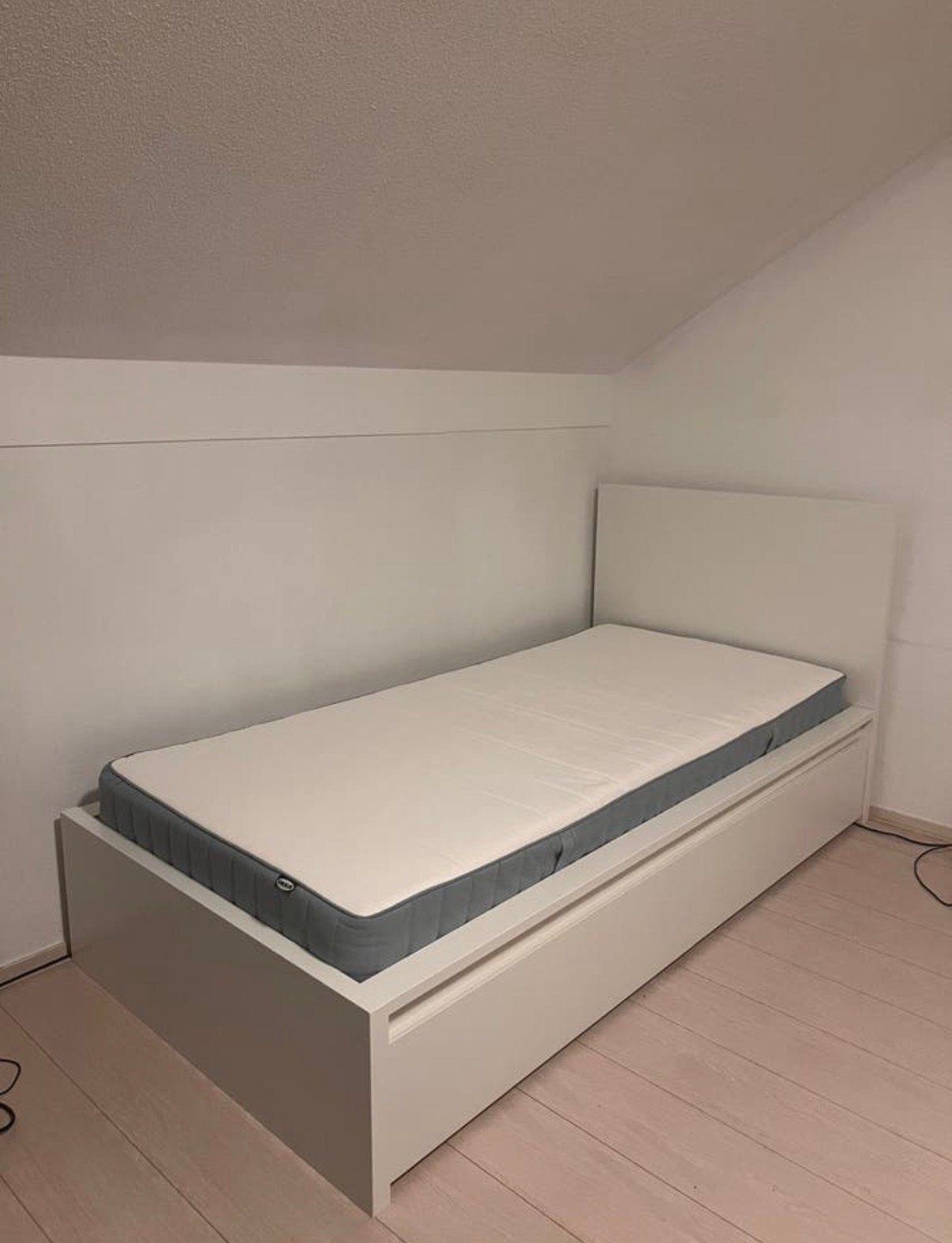 Ikea bed+matress, Huis en Inrichting, Slaapkamer | Bedden, Zo goed als nieuw, Eenpersoons, 90 cm, Hout, Wit, Ophalen