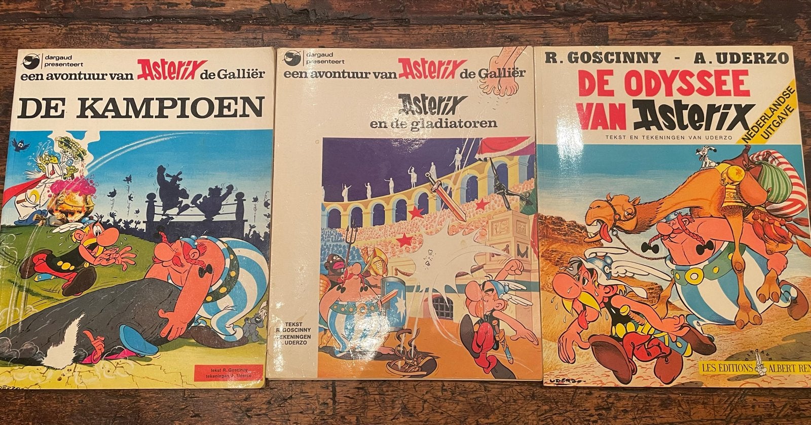 Asterix: De Kampioen, Gladiatoren & De Odyssee (3 stuks), Meerdere stripboeken, Ophalen of Verzenden, Gelezen