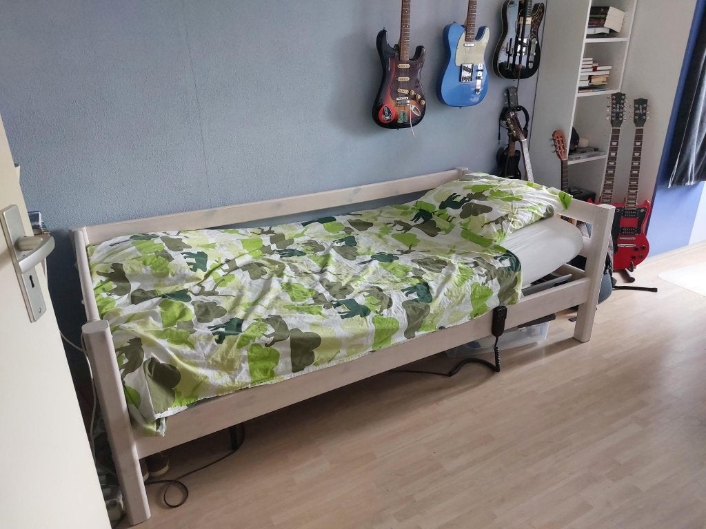Flexa Whitewash bed 90x200cm Elec. verstelbare latten, Ophalen, 85 tot 100 cm, Gebruikt, Lattenbodem