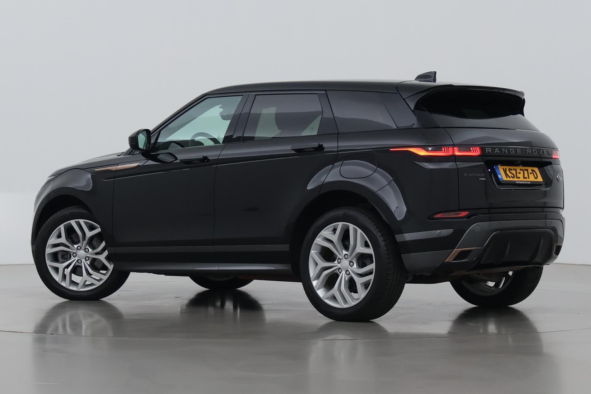 Land Rover Range Rover Evoque P300e R-Dynamic SE | ACC | Pan, Auto's, Automaat, Stof, 15 kWh, Zwart