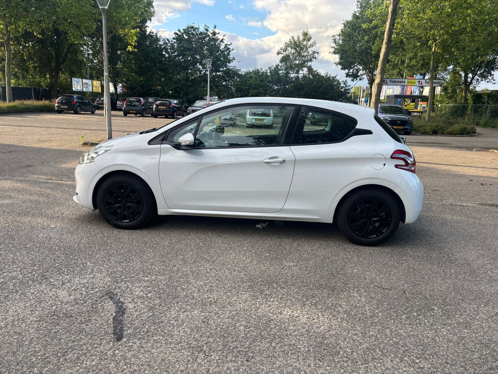 Peugeot 208 1.0 VTI 3drs airco/carplay/cruis, Auto's, Peugeot, Voorwielaandrijving, 450 kg, 31 €/maand, Particulier