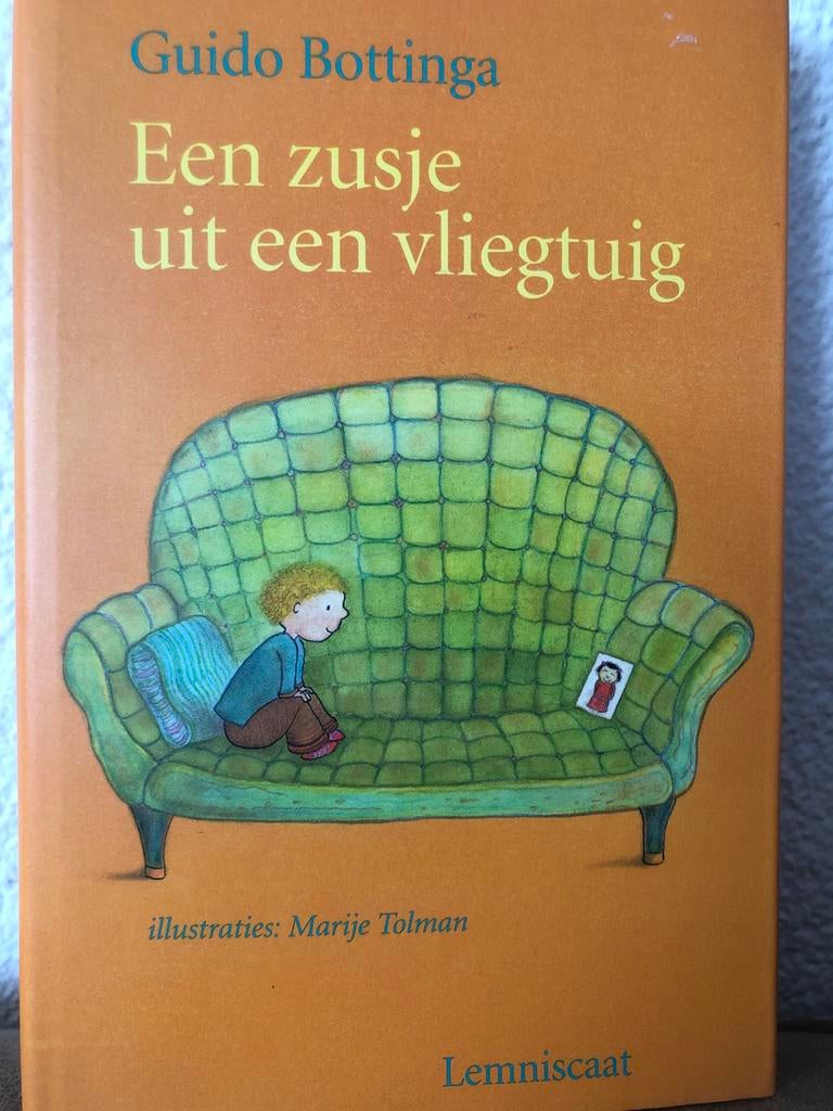 Een zusje uit een vliegtuig - Guido Bottinga, Ophalen of Verzenden, Zo goed als nieuw, Fictie algemeen