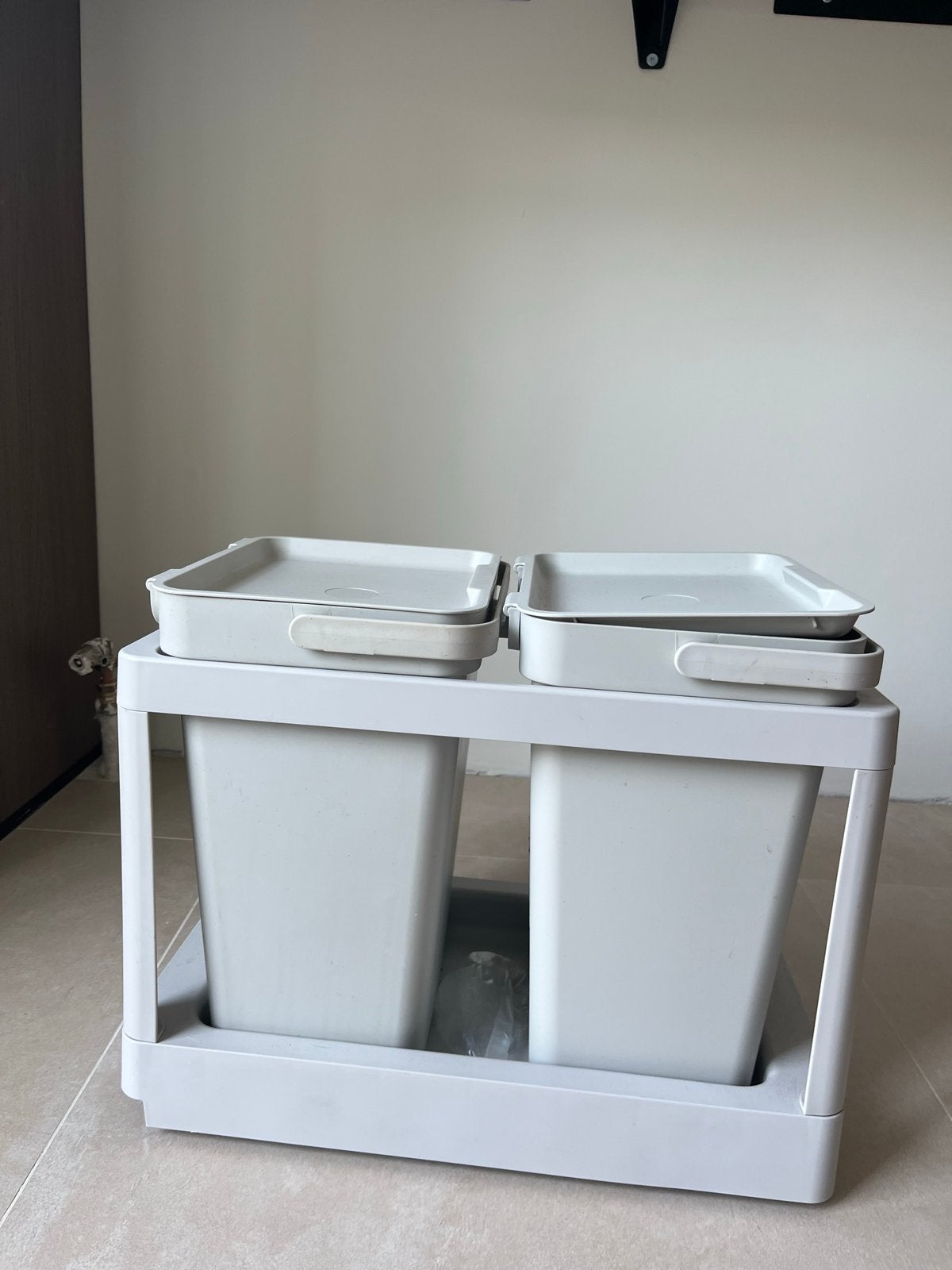 IKEA HÅLLBAR afvalscheiding 20L twee bakken, Huis en Inrichting, Woonaccessoires | Prullenbakken, 50 – 75, Kunststof, Ophalen of Verzenden