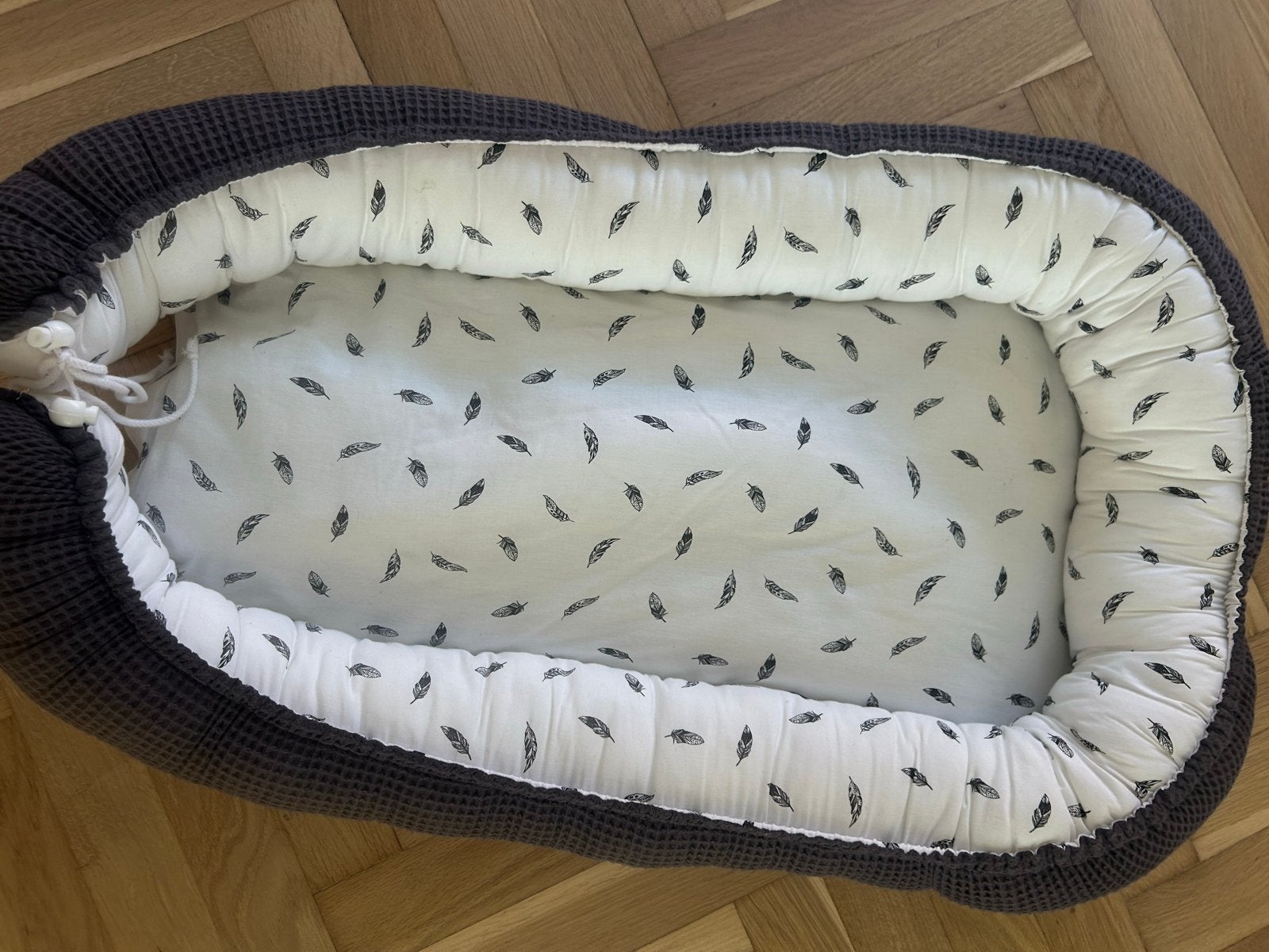 Babynestje donkergrijs met verenprint, Ophalen, Zo goed als nieuw, Overige typen