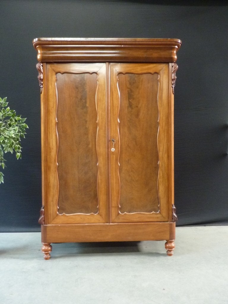 Leuke antieke hoge wandkast / kast met 2 lades