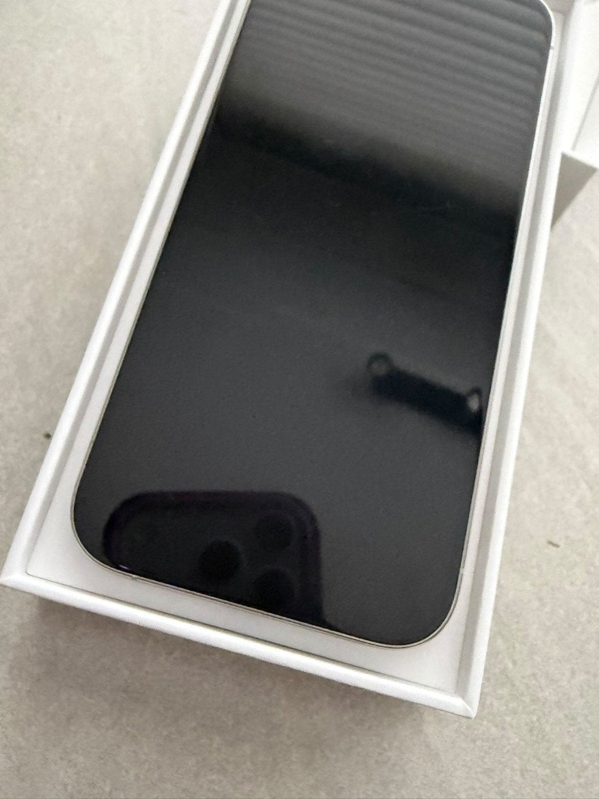 iPhone 15 Pro - Werkt goed, achterkant beschadigd, Gebruikt, Wit, Zonder simlock, Zonder abonnement