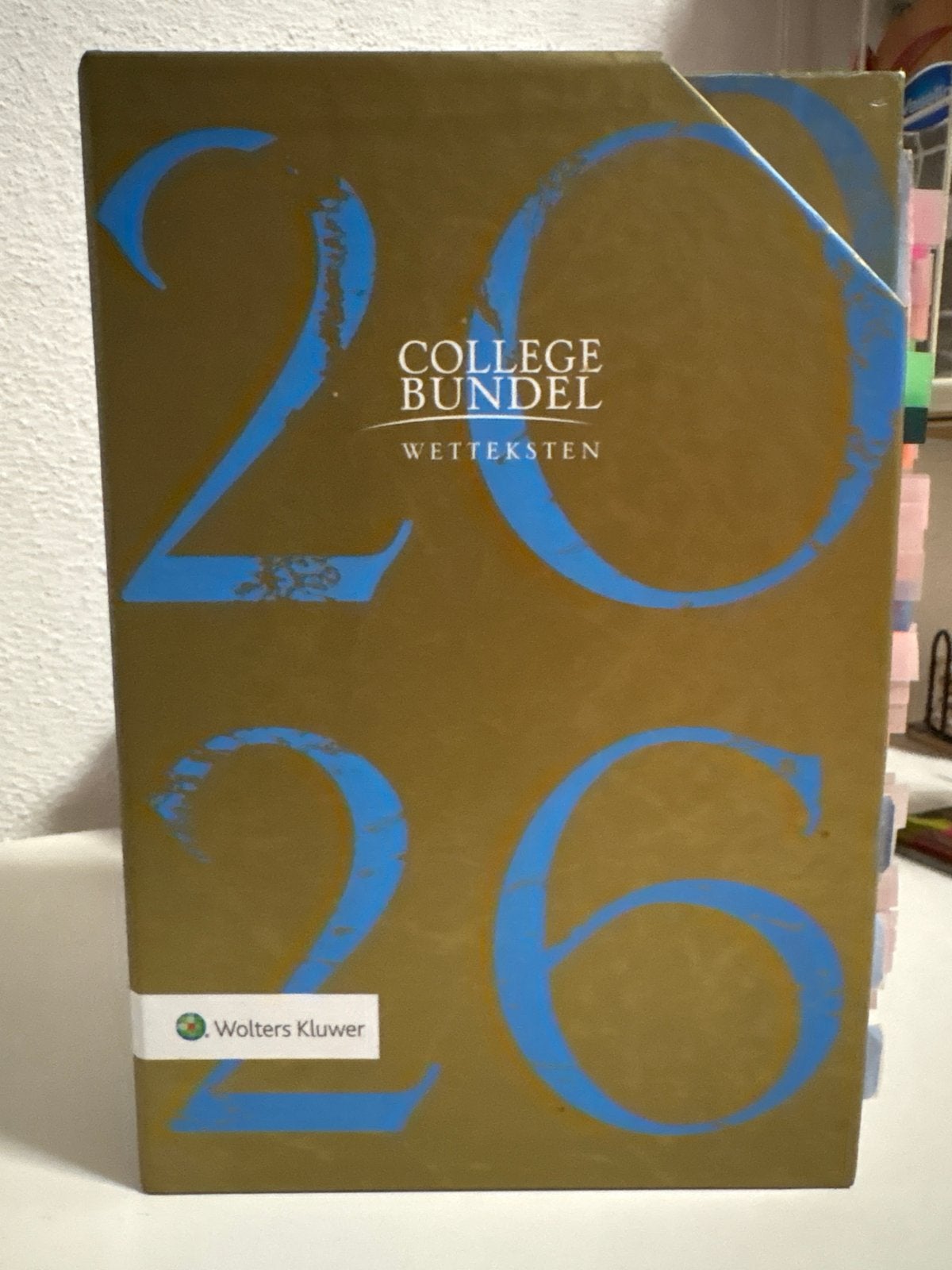 Collegebundel 2025-2026 - limited edition, Ophalen of Verzenden, Alpha, Gelezen, WO