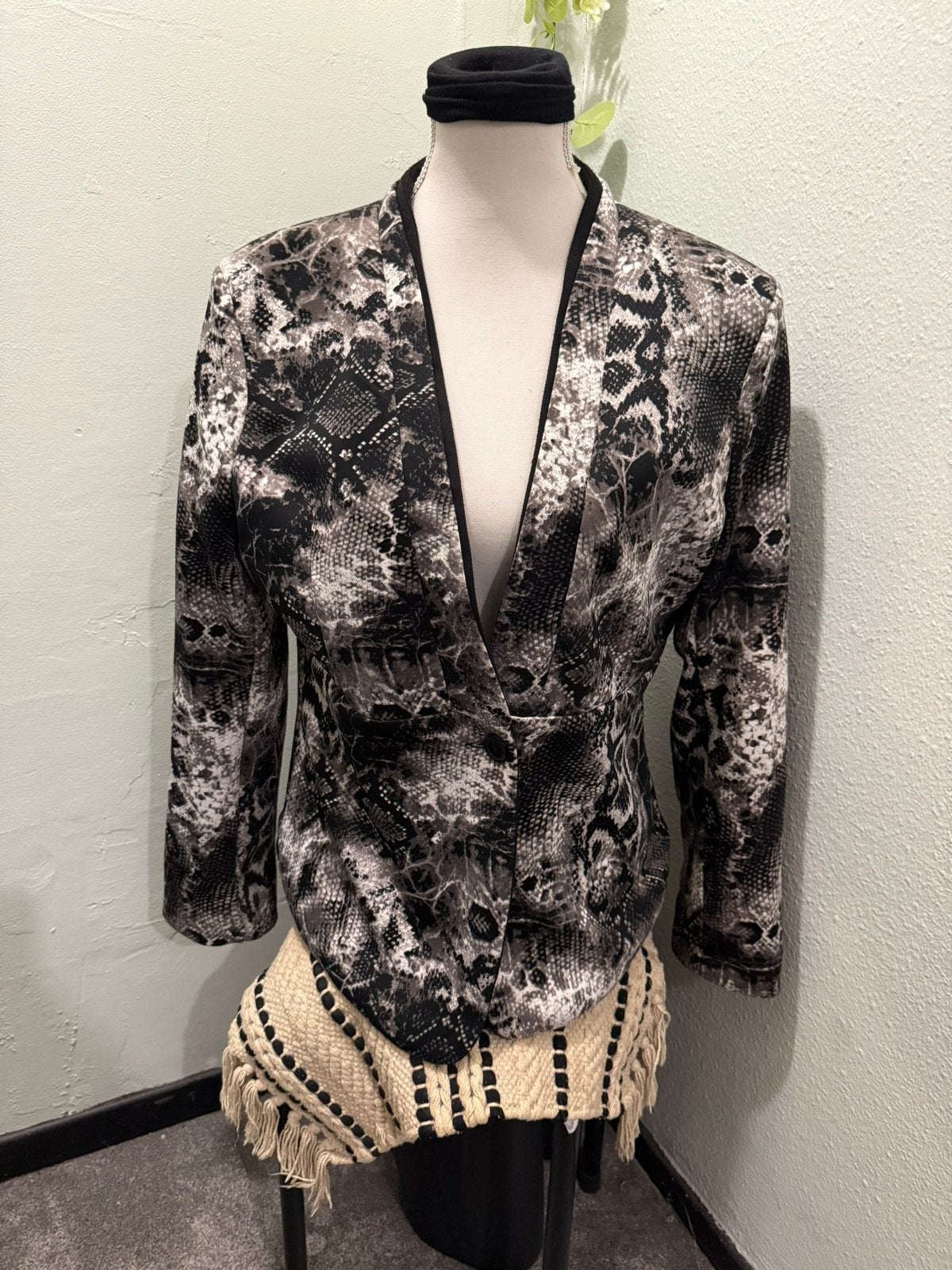 Jasje M/L, Kleding | Dames, Ophalen of Verzenden, Zo goed als nieuw, Zwart