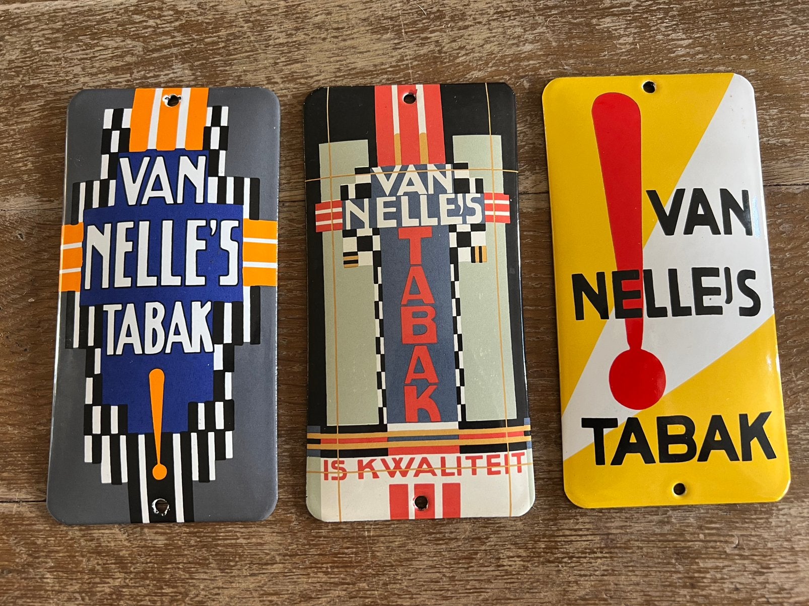 REPRODUCTIE EMAILLE DEURPOSTBORDJE VAN NELLE’S TABAK, Verzamelen, Ophalen of Verzenden, Zo goed als nieuw, Reclamebord