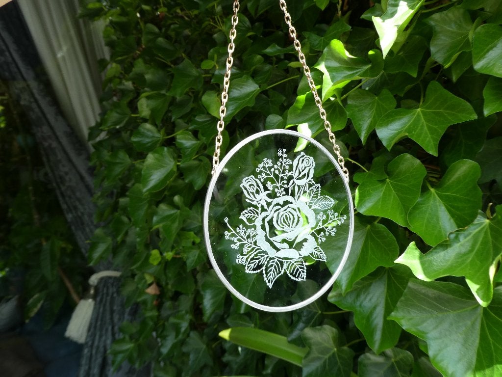 Glazen wanddecoratie raamhanger met rozen, Decoratieobject, 13 cm, Ophalen of Verzenden, Zo goed als nieuw