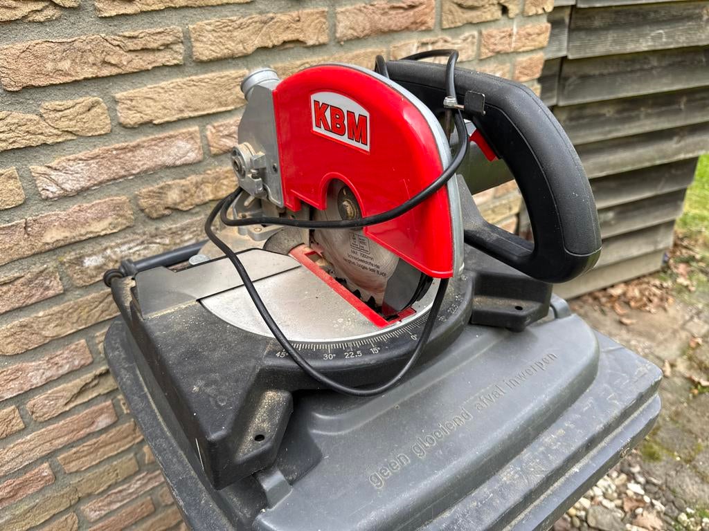 KBM Afkortzaag - 810 Watt, Doe-het-zelf en Verbouw, Ophalen, Gebruikt, 70 mm of meer, 600 tot 1200 watt