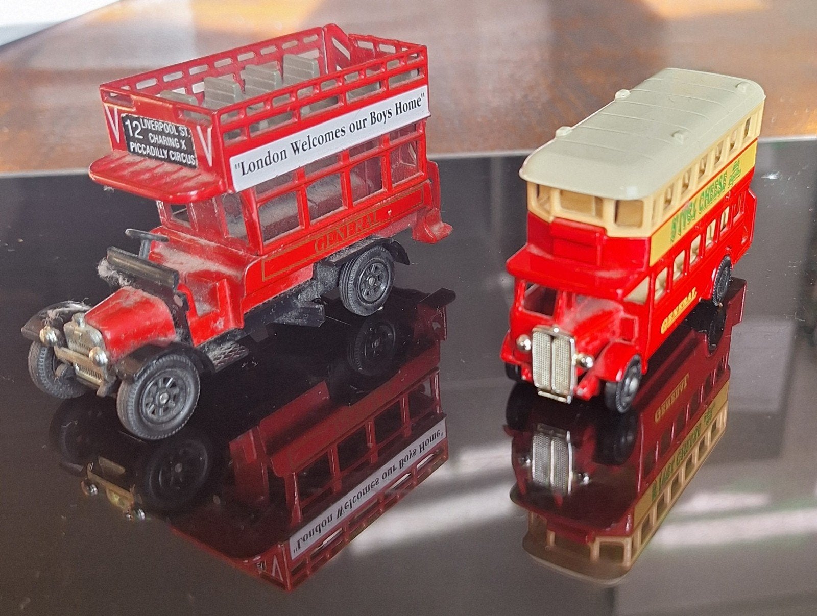 2x dubbeldekker model/  - bus, Ophalen of Verzenden, Zo goed als nieuw, Bus of Vrachtwagen, Overige merken