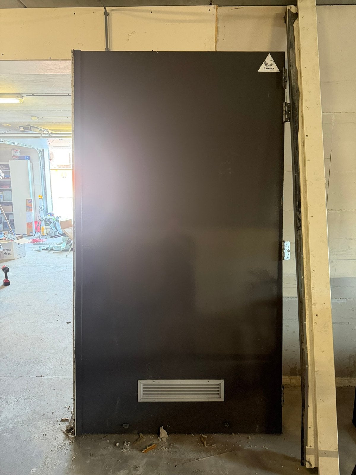 Garagedeur 236 cm hoog 129cm breed, Ophalen, Garagedeur, Zo goed als nieuw, Hout
