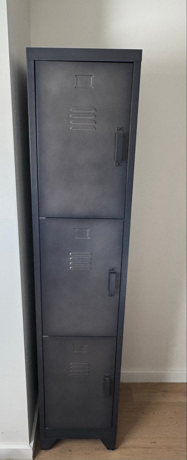 Metalen locker kast met 3 deuren - Grijs, Ophalen, Zo goed als nieuw