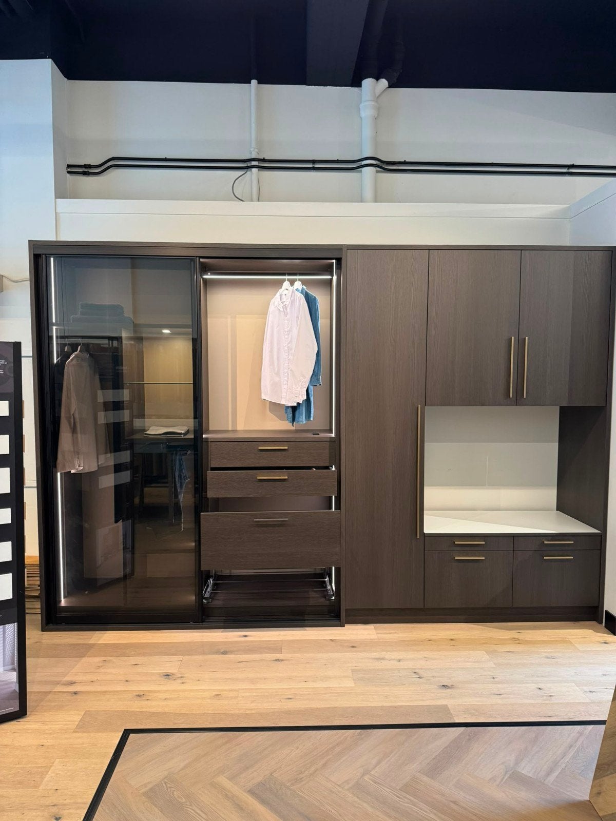 Wasmachine kast/Kledingkast NIEUW 380 breed/255 hoog bruin, Ophalen, 200 cm of meer, Met lade(s), Overige houtsoorten