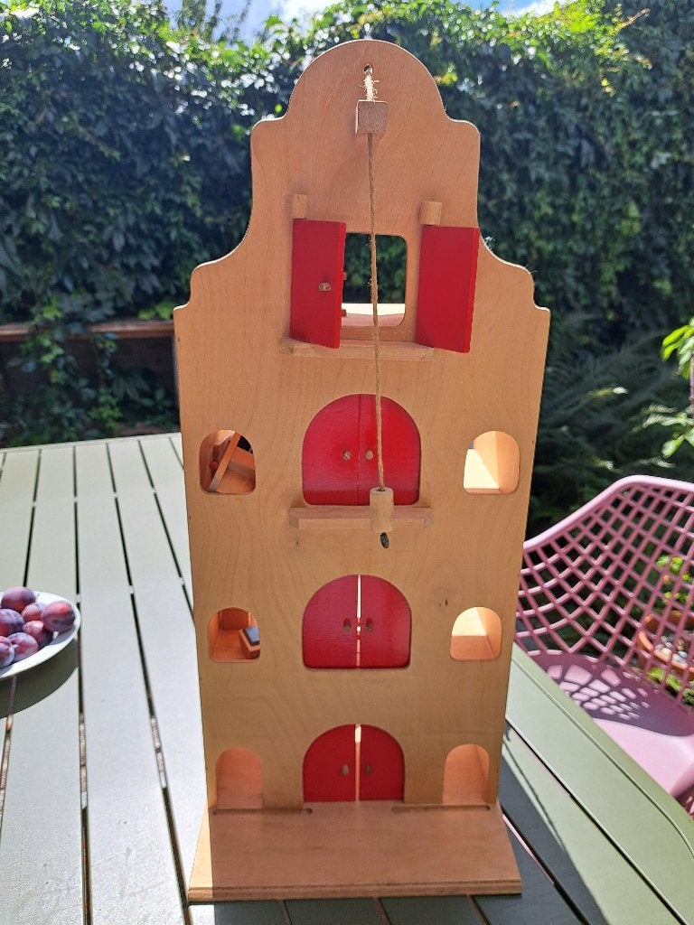 Mooi houten poppenhuis, pakhuisje met katrol en meubels, Ophalen, Gebruikt, Poppenhuis