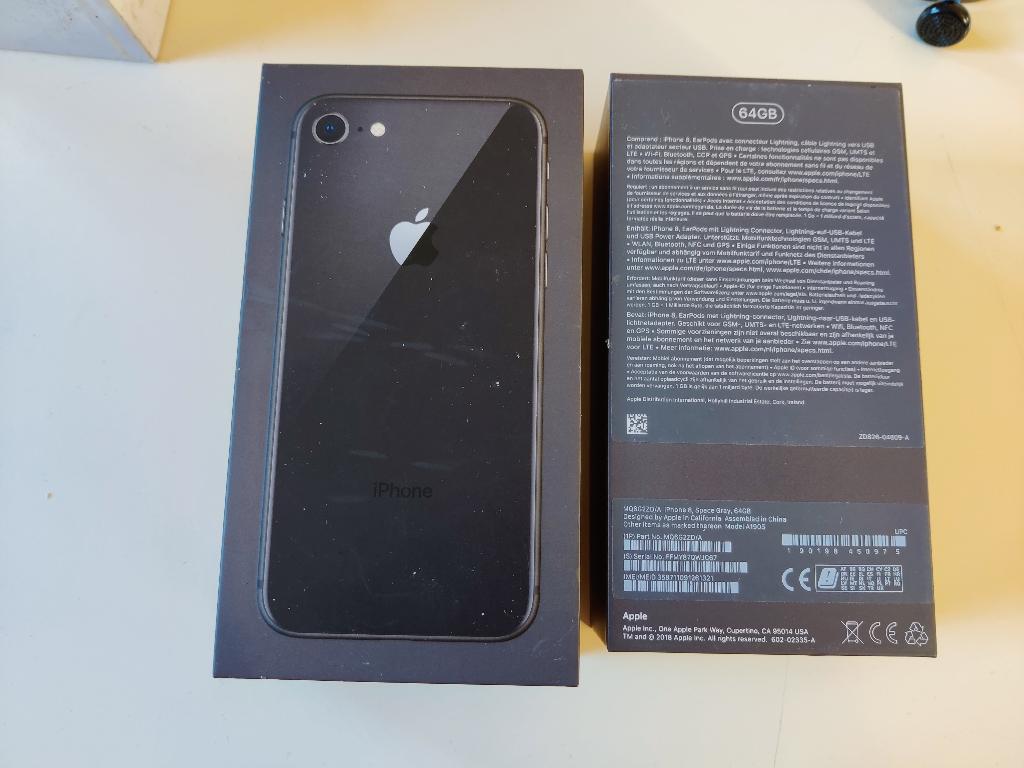LEGE doos van een Iphone 8 / 64GB Space Grey 15-5, Telecommunicatie, Mobiele telefoons | Hoesjes en Frontjes | Apple iPhone, Ophalen