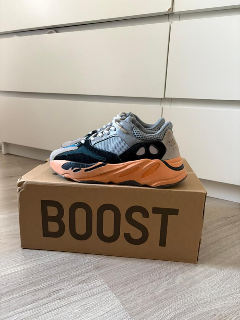 Yeezy 700, Ophalen of Verzenden, Zo goed als nieuw