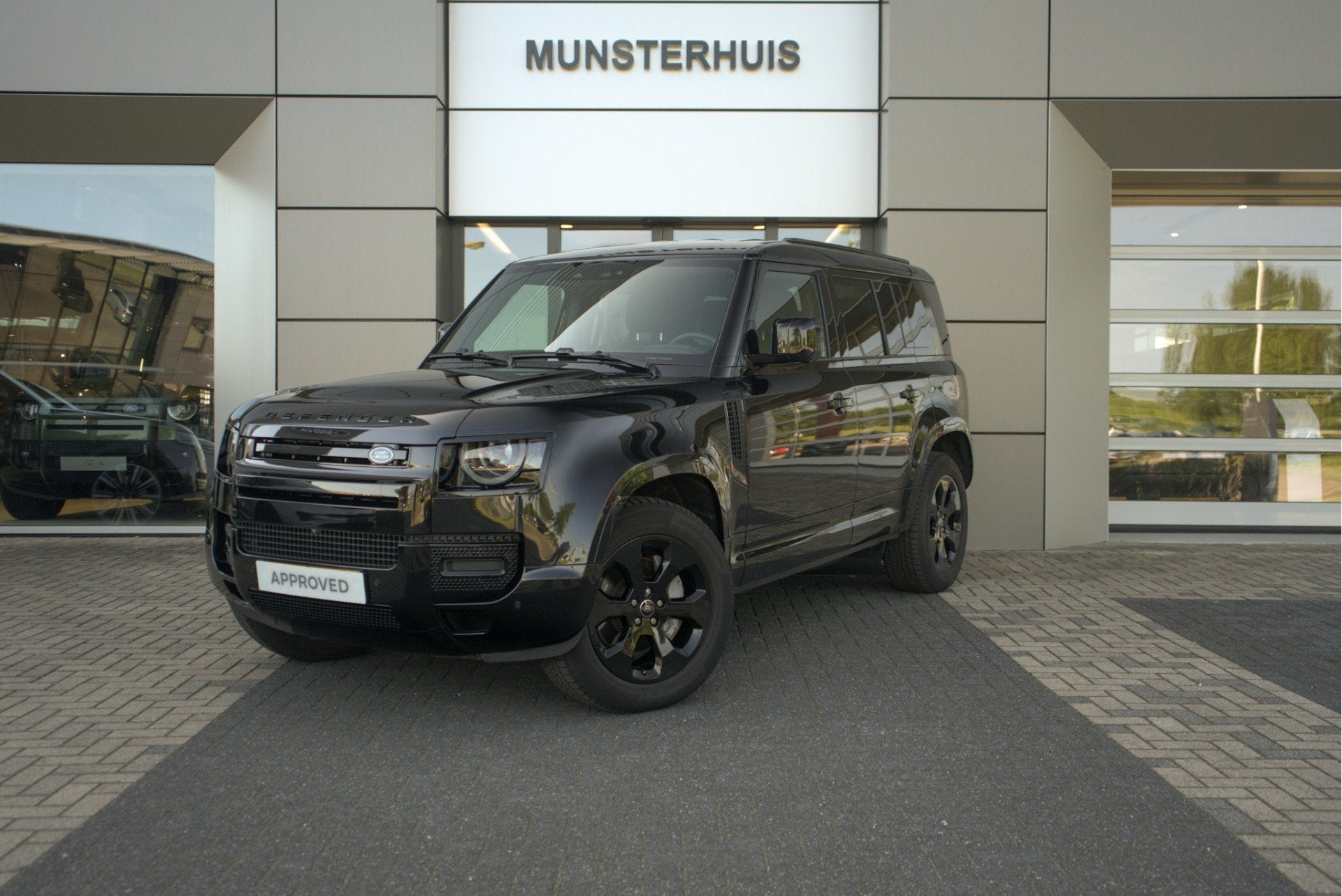 Land Rover Defender 110 2.0 P300e 110 X-Dynamic SE | Voorsto, Auto's, Land Rover, Automaat, 12 maanden, Gebruikt, 4 cilinders