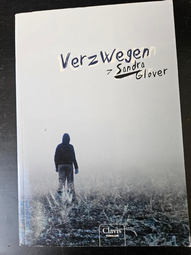 Sandra Glover - verzwegen, Ophalen of Verzenden, Gelezen