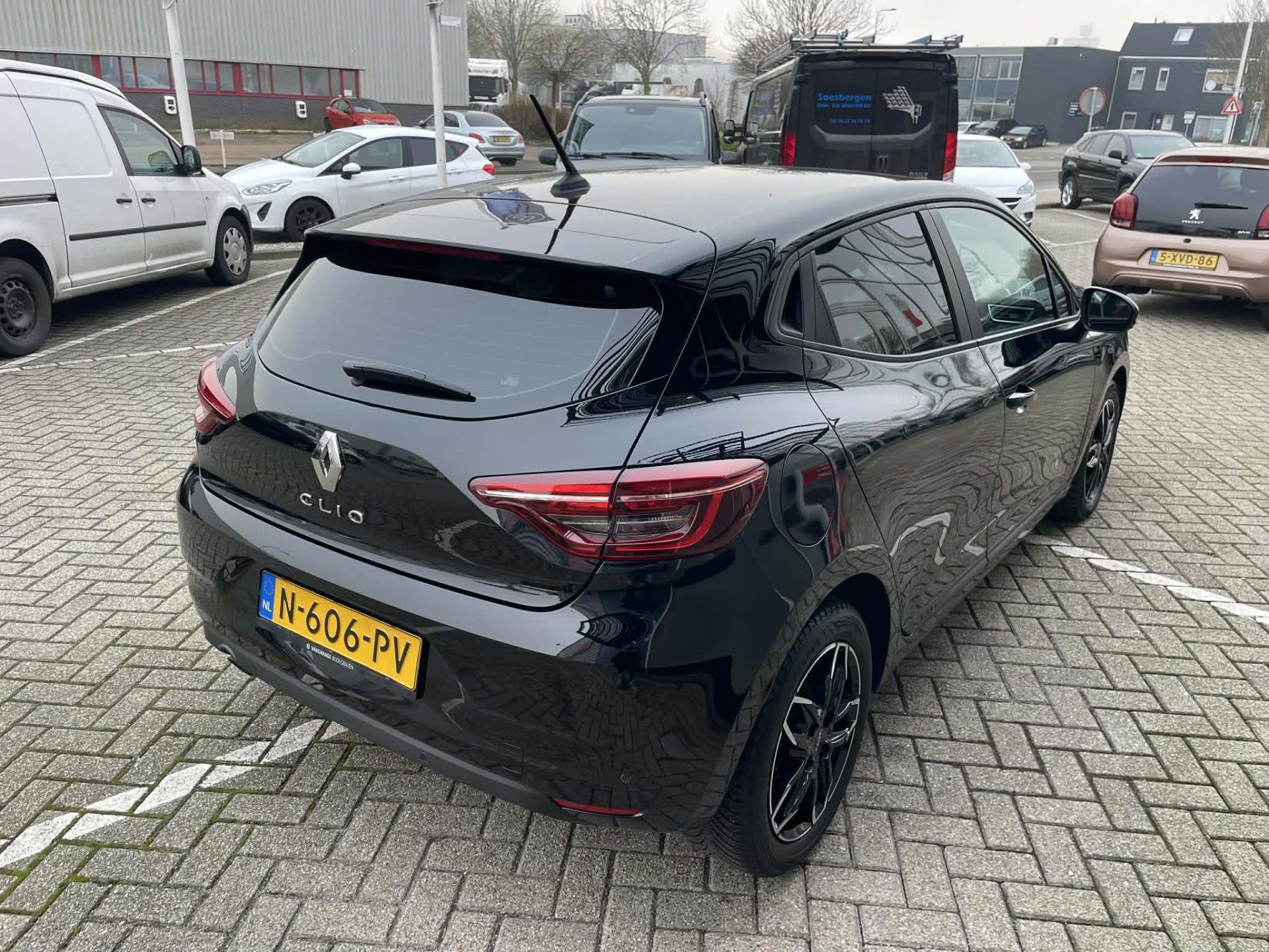 Renault Clio 1.0 TCe Zen Black Line l nieuw model l navigati, Voorwielaandrijving, Gebruikt, Euro 6, Origineel Nederlands