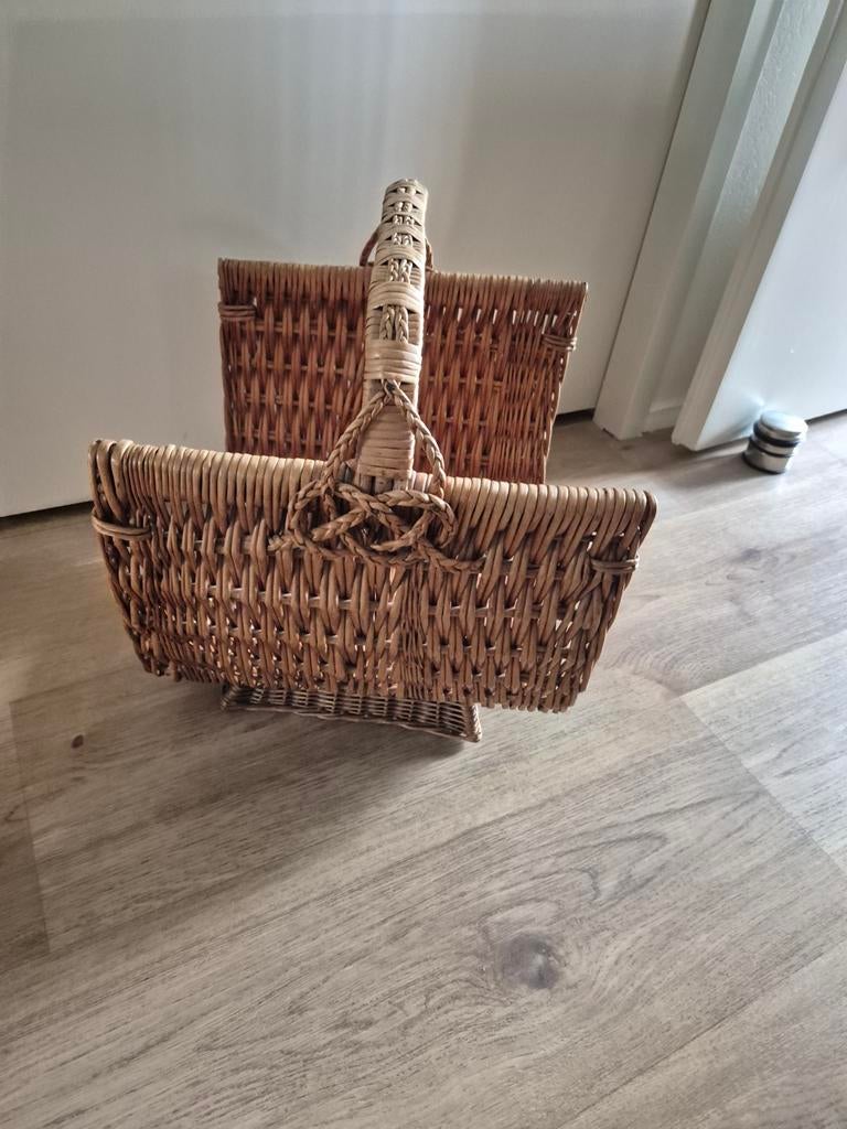 rotan houtmand lectuur mand jaren 70, Ophalen, Gebruikt, Overige vormen, Riet