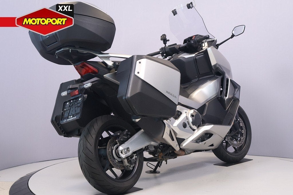 Honda Forza 750, Scooter, Bedrijf