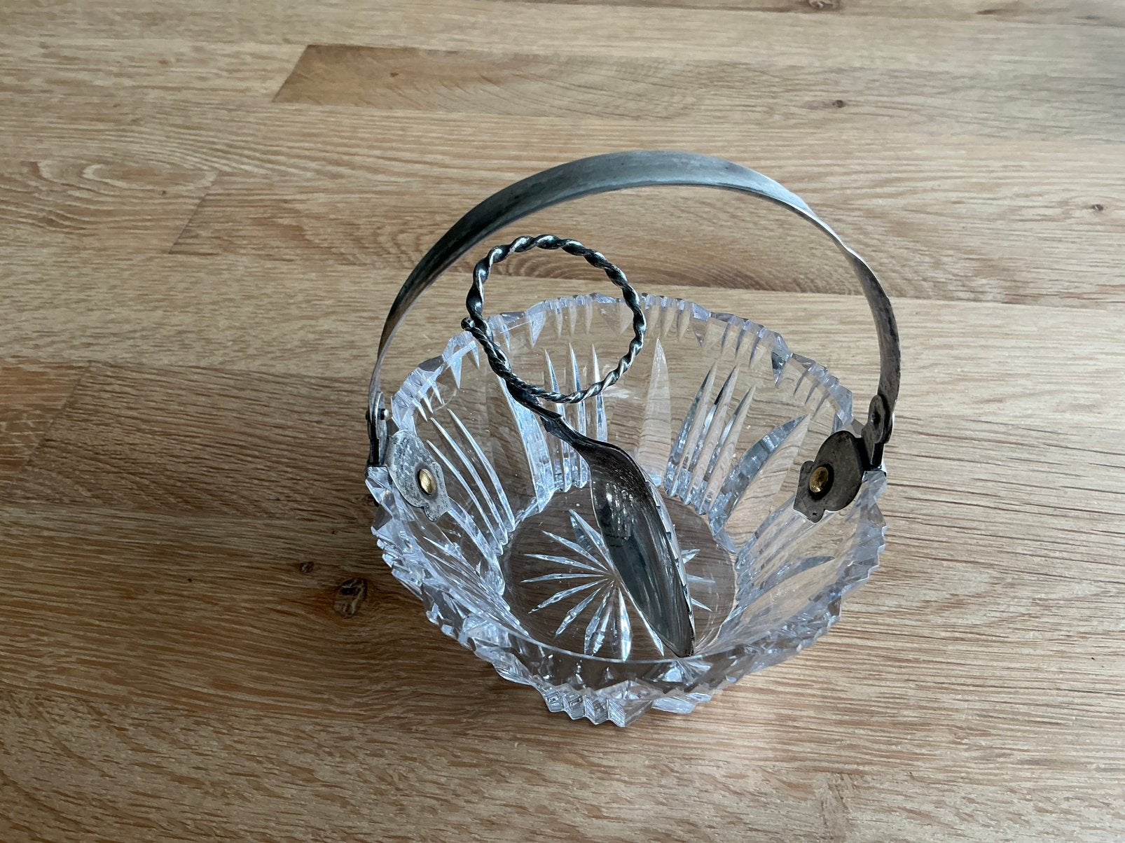 Kristallen mandje met zilveren hegsel en lepel., Ophalen of Verzenden, Zilver