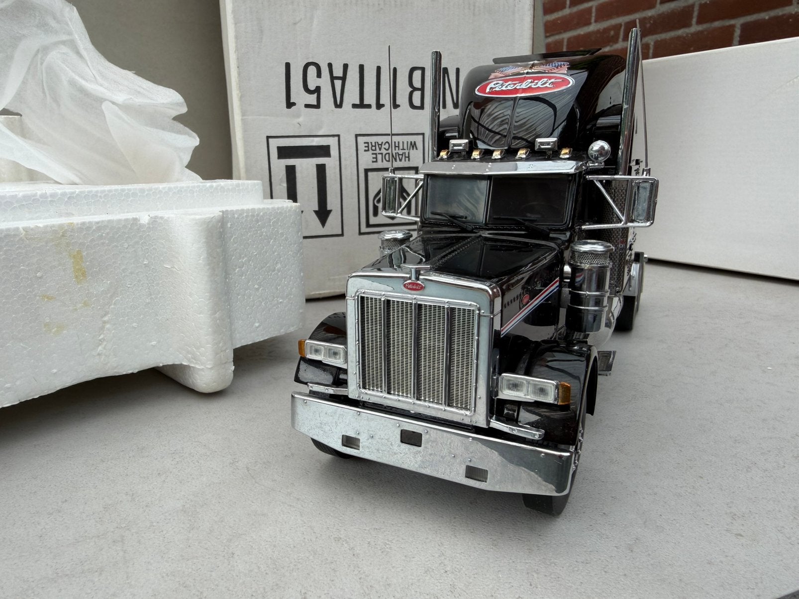 1`/32 FRANKLIN MINT PETERBILT TRUCK IN ZWART, Ophalen of Verzenden, Nieuw, Bus of Vrachtwagen, Overige merken