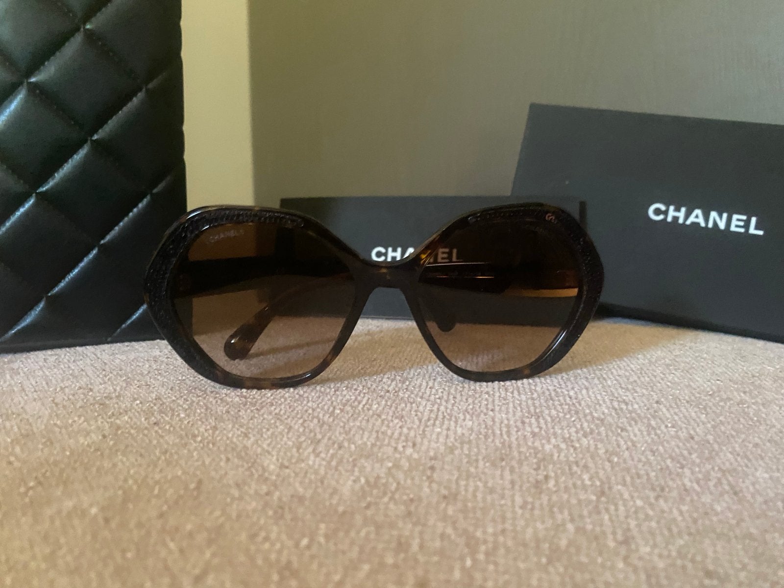 CHANEL Zonnebril Bruin met Glitter Effect - Inclusief Koker, Overige merken, Zonnebril, Bruin, Ophalen of Verzenden
