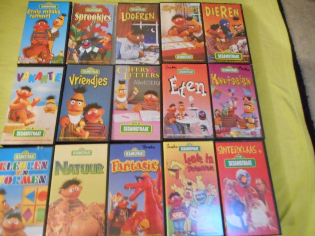 SESAMSTRAAT Bert & Ernie "Sprookjes" Op VIDEO!, Alle leeftijden, Verzenden, Zo goed als nieuw, Poppen of Stop-motion
