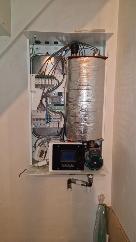 12 kW elektrische CV-ketel uit 2023, 1.5 jaar gebruikt, Doe-het-zelf en Verbouw, Ophalen of Verzenden, Zo goed als nieuw, 800 watt of meer
