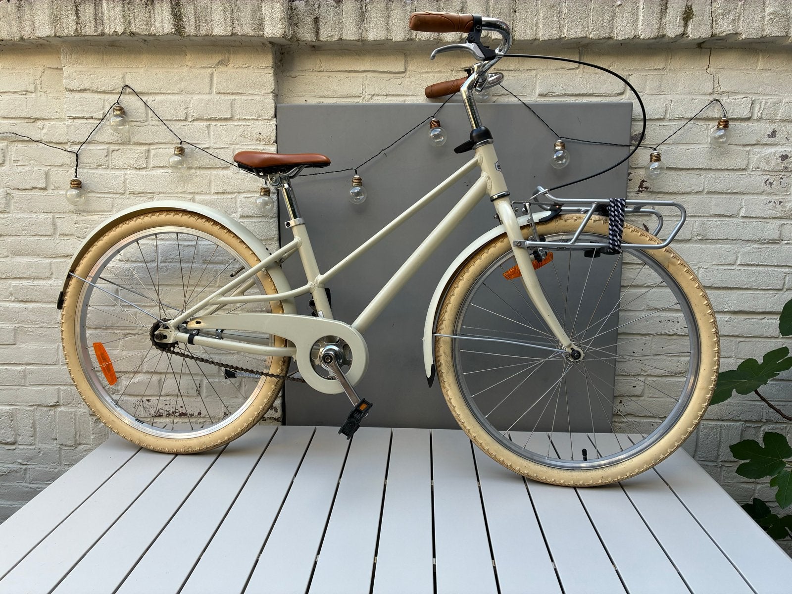 Volare 24 inch meisjesfiets - retro/crème - zeer nette staat, Fietsen en Brommers, Ophalen, 24 inch, Velgrem, Handrem