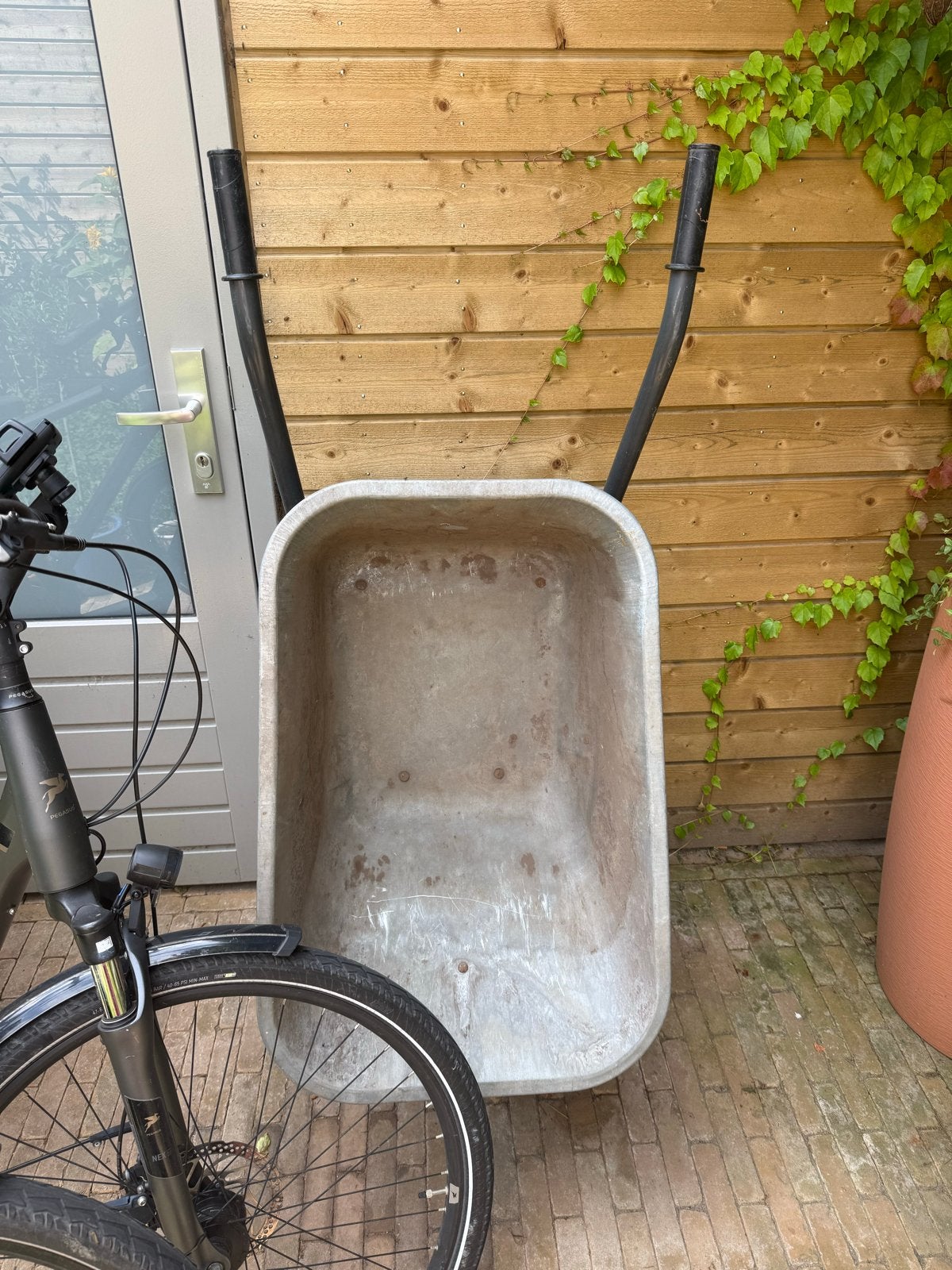 Stevige kruiwagen, slechts 1 maand gebruikt, Ophalen, Zo goed als nieuw, Handmatig, Eenwielig