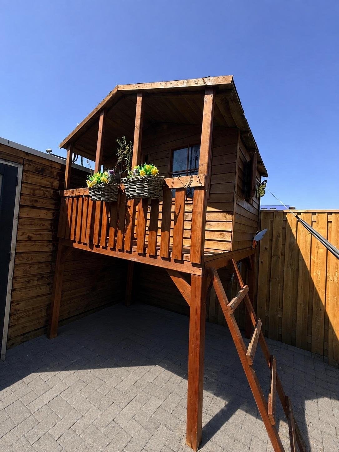 Houten speelhuis met veranda – 3 jaar oud, zeer goede staat, Ophalen, Zo goed als nieuw, Hout