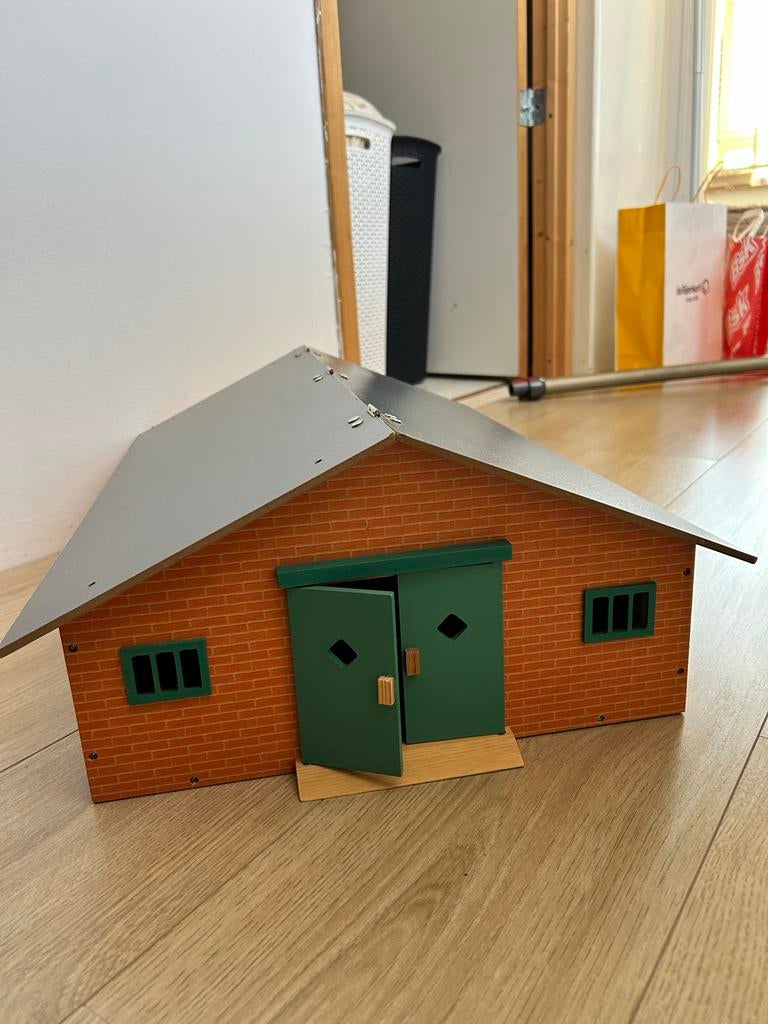 Grote houten paardenstal met Schleichpaarden en ruiters, Gebruikt, Onderdelen, Zelf te bouwen, Overige aandrijving