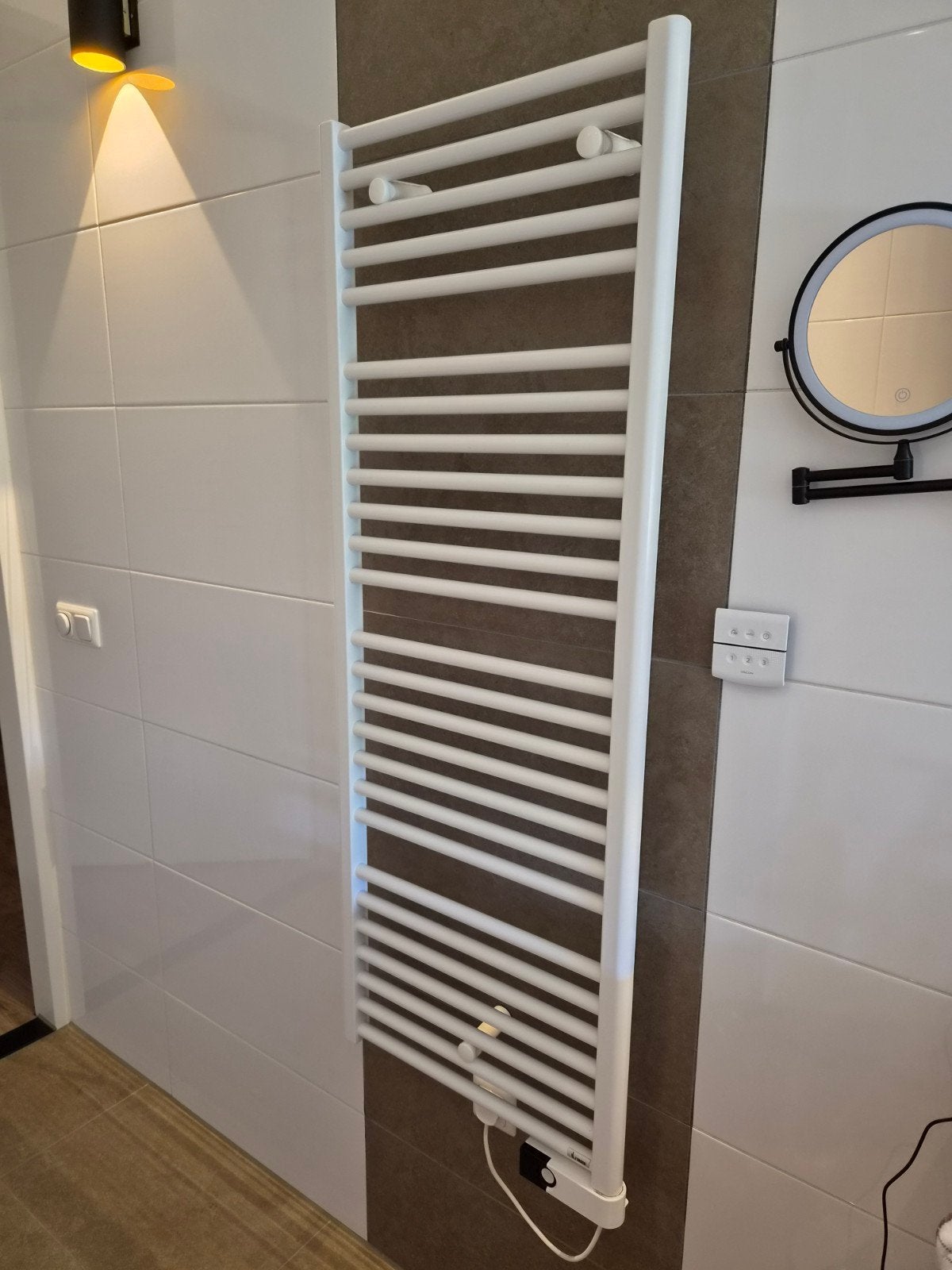 Vasco Elektrische Handdoekradiator - Wit, 500 tot 800 watt, Radiator, Minder dan 60 cm, Ophalen of Verzenden