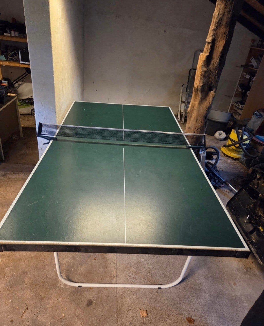 Inklapbare en verrijdbare tafeltennistafel, Sport en Fitness, Ophalen, Gebruikt, Net, Batje(s) of Balletje(s), Inklapbaar