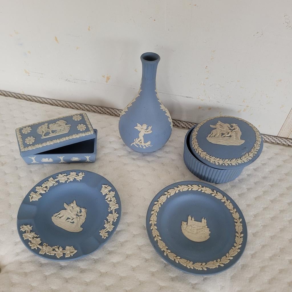 Wedgwood Jasperware items, Ophalen