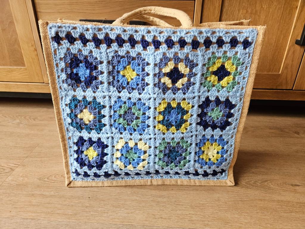 Jute boodschappentas met handgemaakte granny squares, Ophalen of Verzenden, Nieuw, Blauw, Shopper