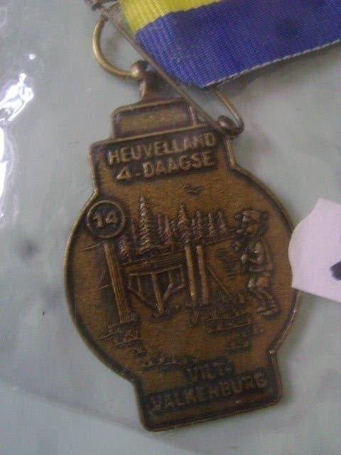 heuvelland vierdaagse medaille, Ophalen of Verzenden, Overige materialen