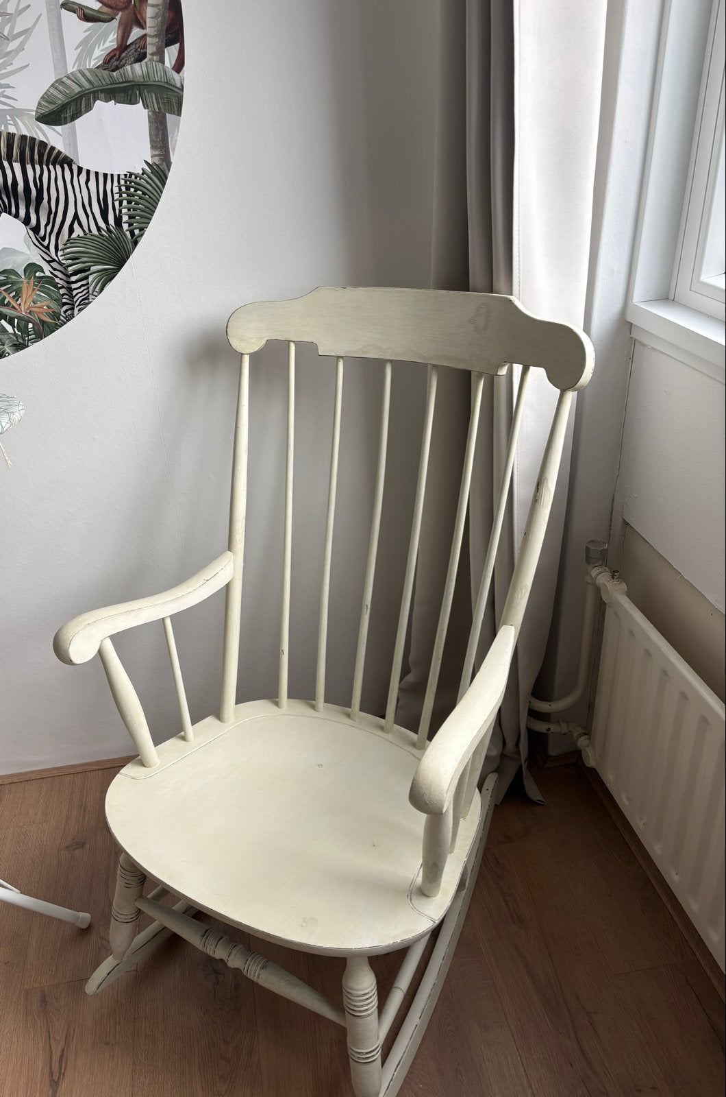 Vintage Schommelstoel - Crème Wit Hout, Huis en Inrichting, Stoelen, Ophalen, Gebruikt, Wit, Eén