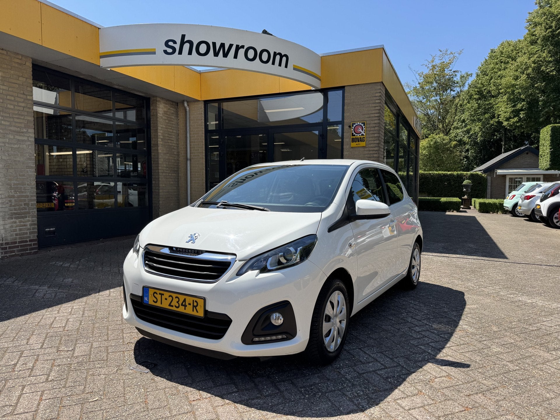 Peugeot 108 1.0 e-VTi Active Automaat Airco Carplay, Auto's, Peugeot, Gebruikt, Euro 6, 4 stoelen, Wit