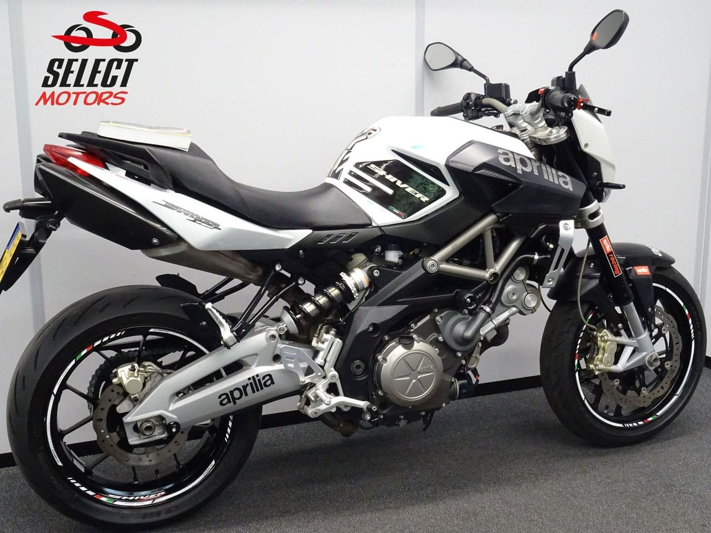 MOOIE APRILIA SL 750 SHIVER 35 kw A2 (2011), 750 cc, 2 cilinders, Onbekend, APRILIA