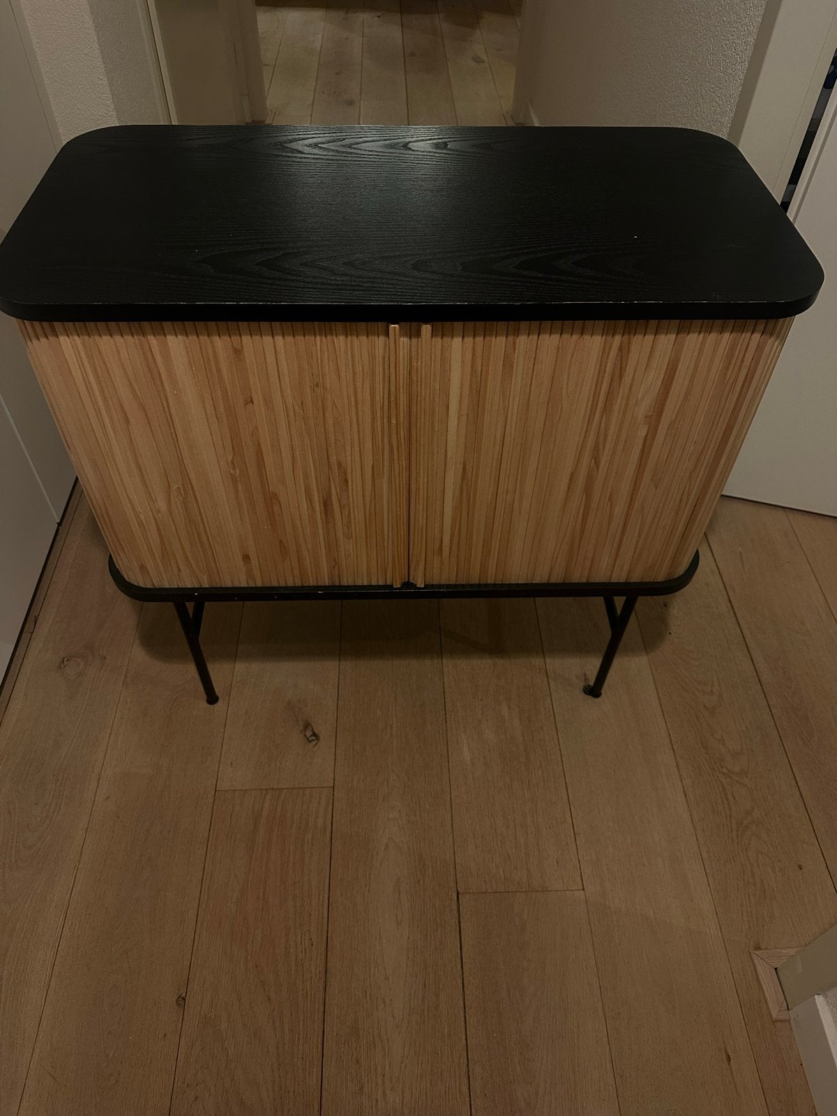 Stijlvol H&M Home dressoir met zwarte top en houten lamellen, Ophalen, Gebruikt
