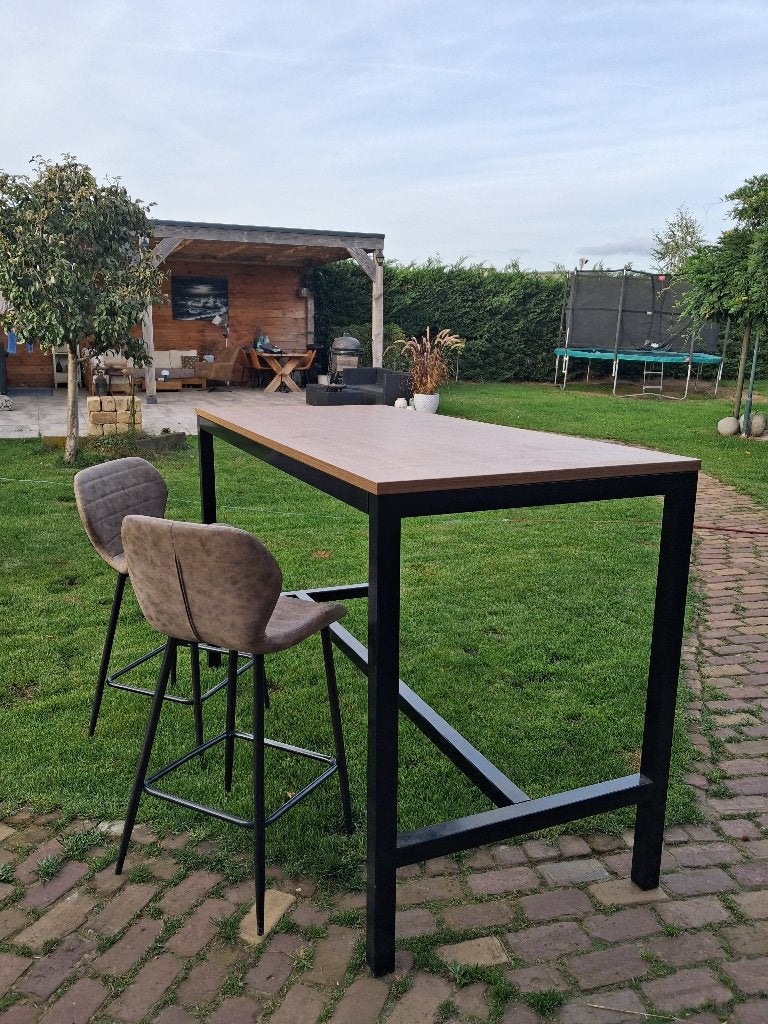 Bartafel met krukken