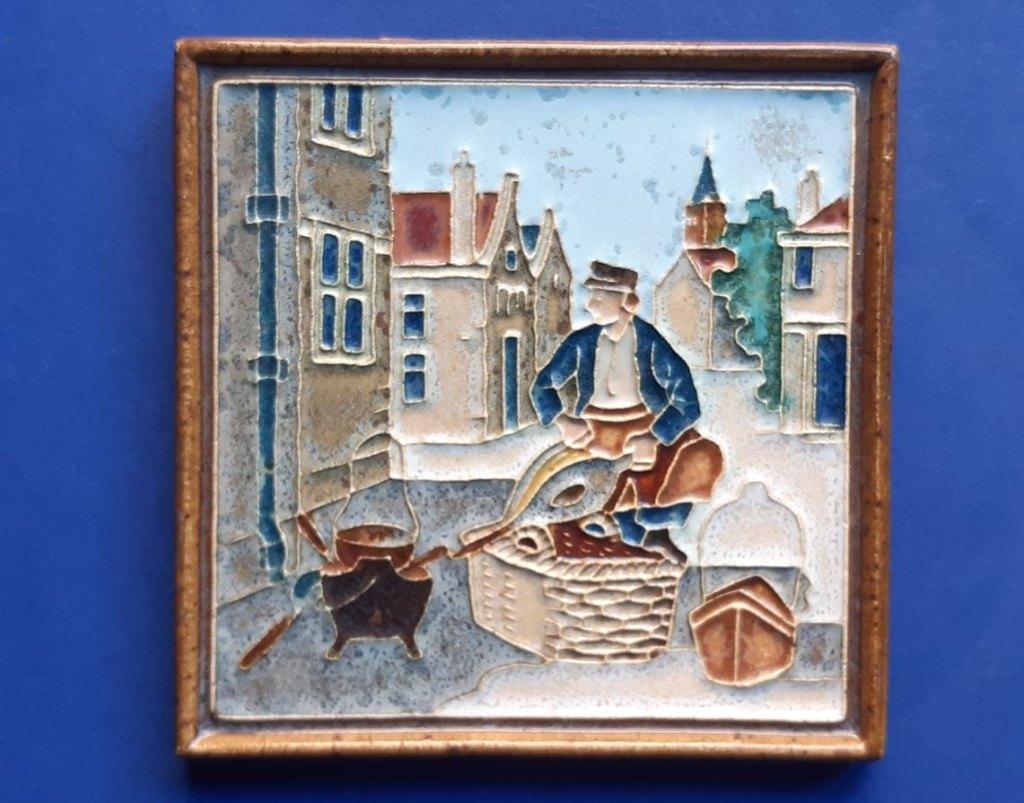 Porceleyne Fles 50jr bond loodgieters Cloisonne tegel (2) 54, Antiek en Kunst, Antiek | Wandborden en Tegels, Ophalen of Verzenden